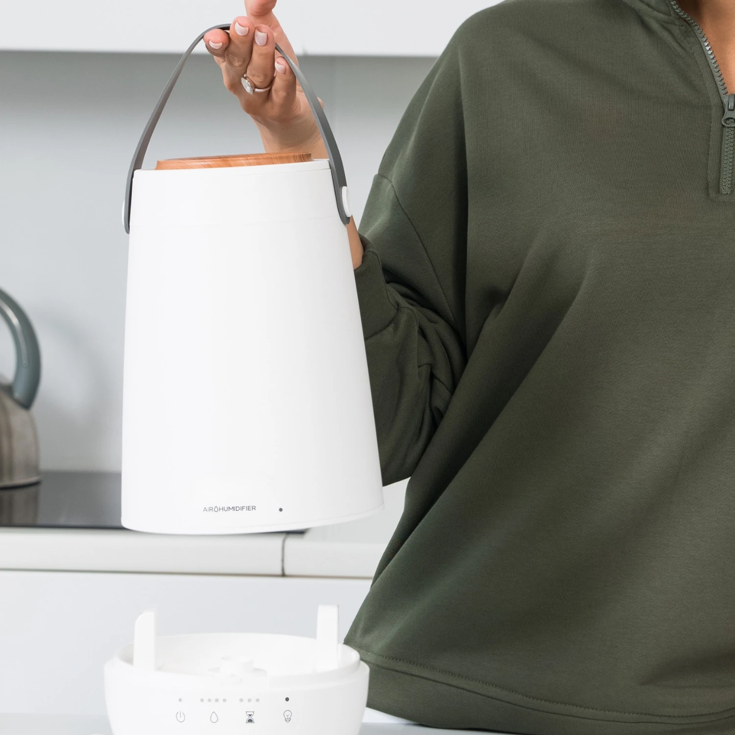 Carrying the humidifier by its handle