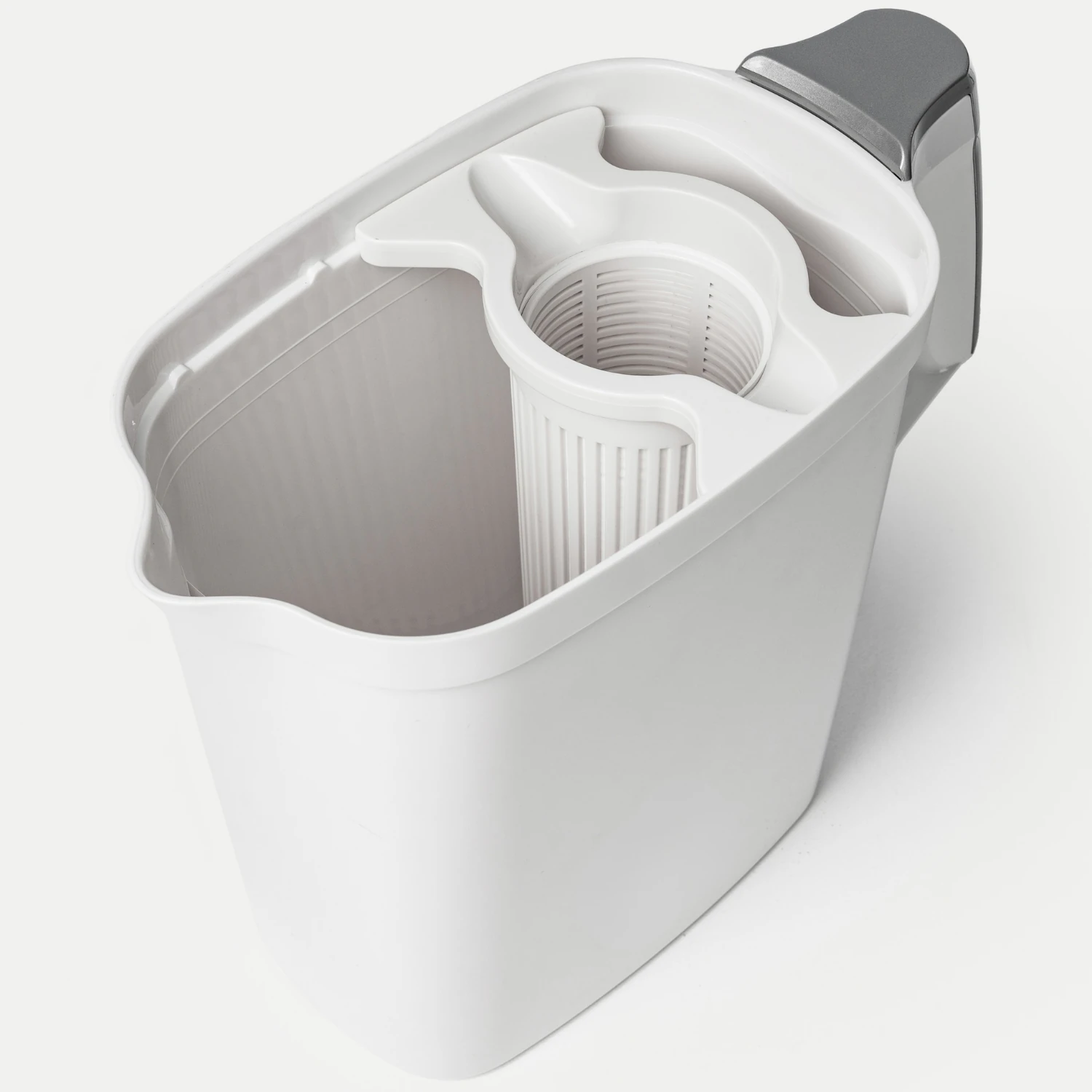 Internal reservoir and filter membrane